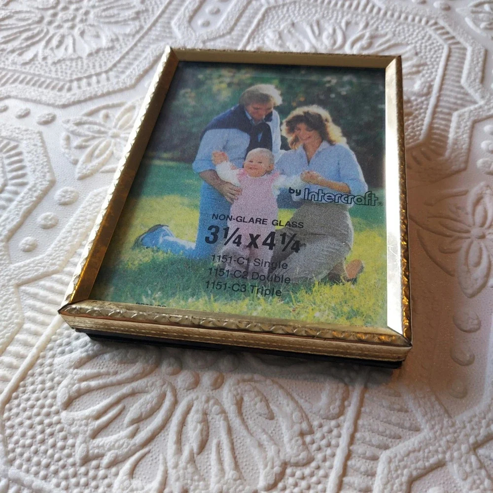 Vintage Intercraft Gold Metal Photo Frame Non-Glare Glass 3.25 x 4.25 1151-C1